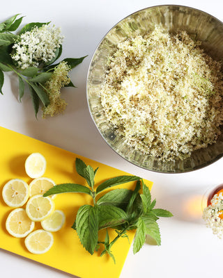 HERLIGE HYLDEBLOMSTER – I BUKETTER OG SOM HYLDEBLOMSTSAFT