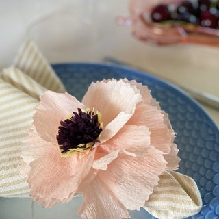 LEG MED PAPIRBLOMSTER I INDRETNINGEN