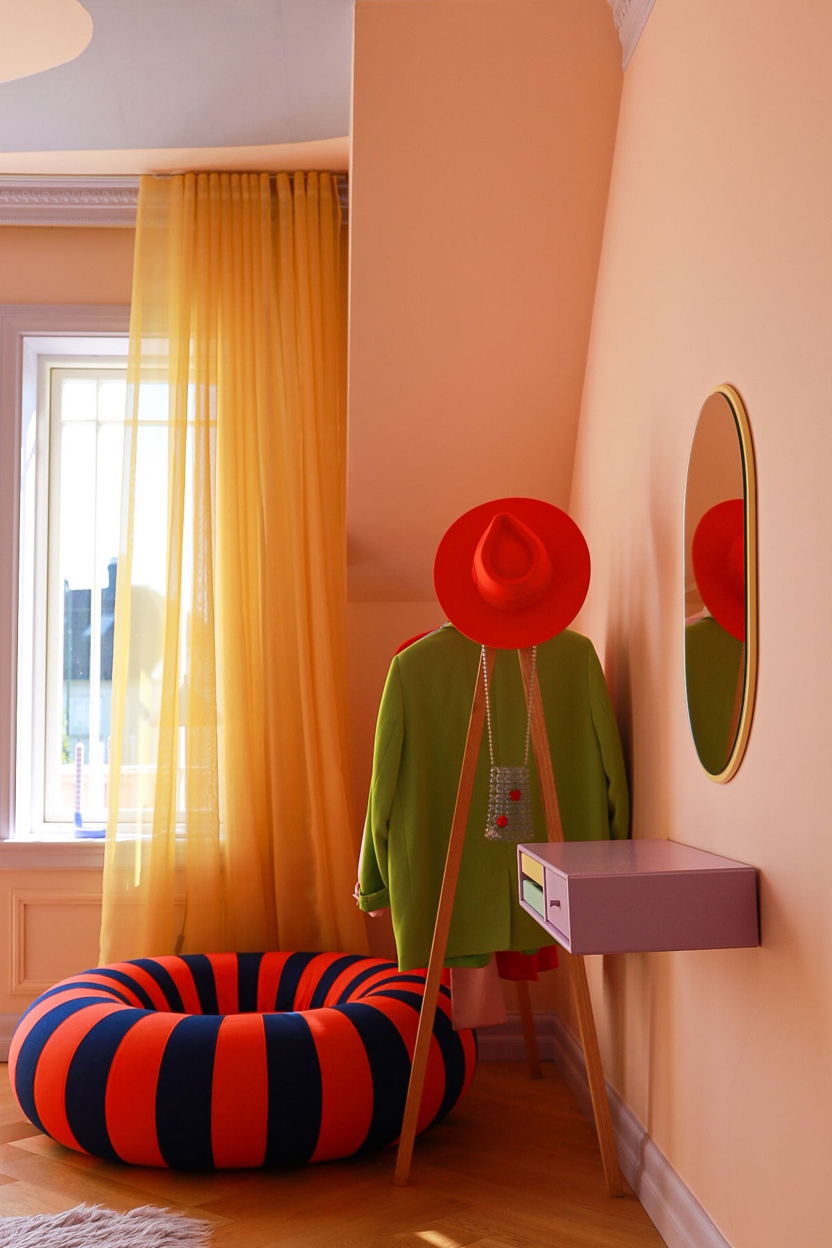 FLOAT, GROSS, DUNKELBLAU/ROT – Studio About ApS